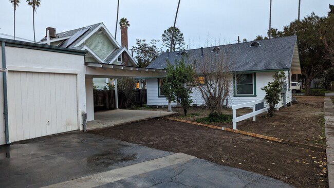 Foto del edificio - 677 S Oak Knoll Ave
