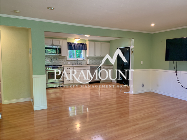 Building Photo - Adorable 2 Bed 1.5 Bath on Rocky Point!