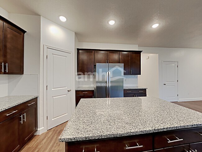 Foto del edificio - 1338 E White St