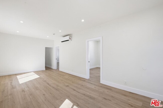 Foto del edificio - 5915 Barton Ave