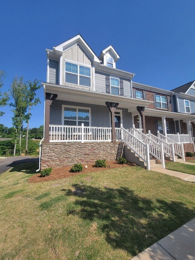 Foto del edificio - Incredible Townhome in Belmont!