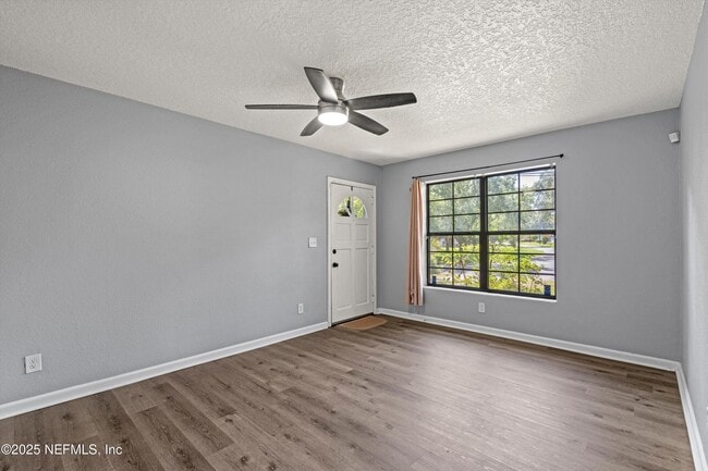 Foto del edificio - 2739 King Cole Dr