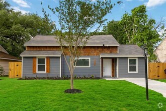 Building Photo - 3806 Zephyr St