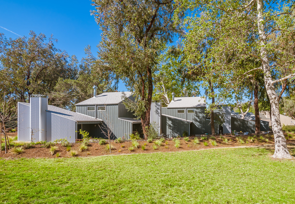 Lodges - 23501 Ave La Caza Ave