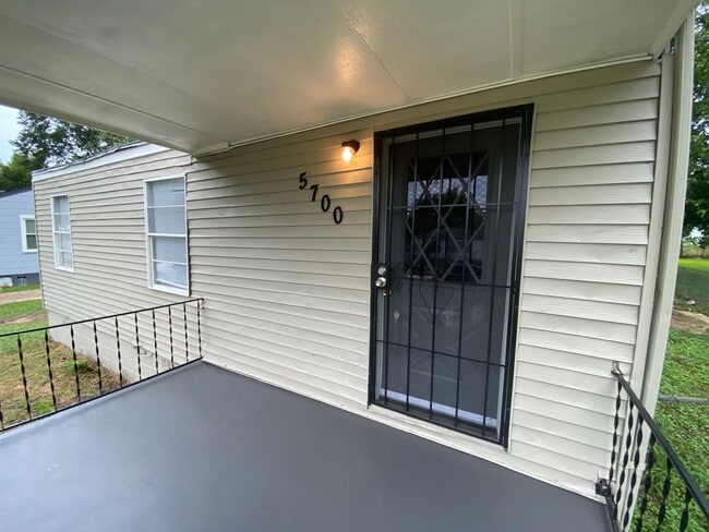 Building Photo - JANUARY MOVE IN SPECIAL!! FIRST MONTH FREE!