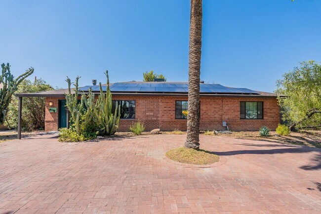 Building Photo - Stunning Remodeled 3 Bed 2 Ba with Pool