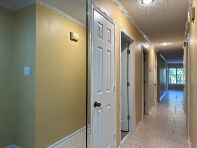 Foto del edificio - 1590 Springpoint Rd