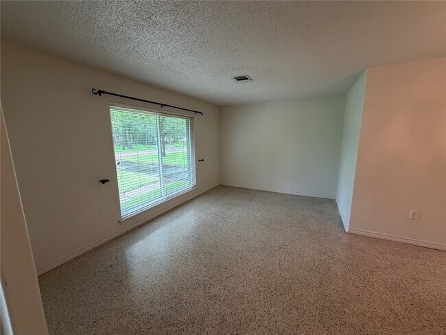 Building Photo - 3011 Longwood Ln