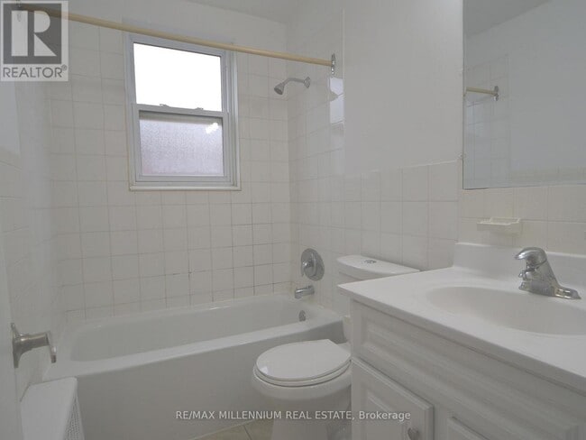 Building Photo - 149 Borden Ave N