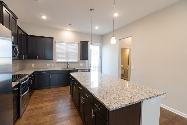 Building Photo - New Townhome