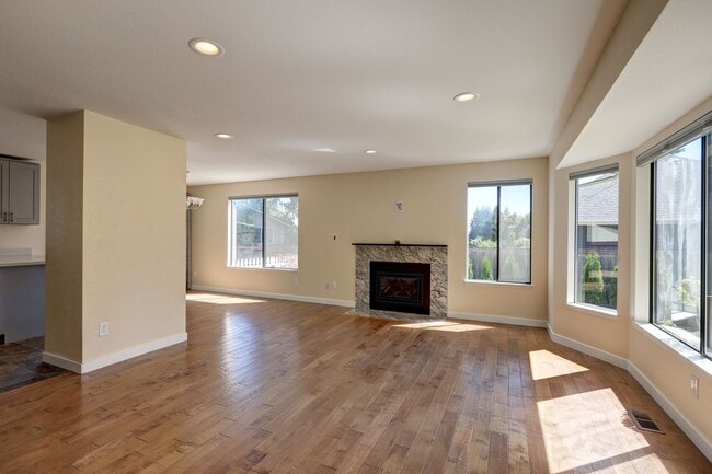 Building Photo - Meticulously Maintained and Updated Ramble...