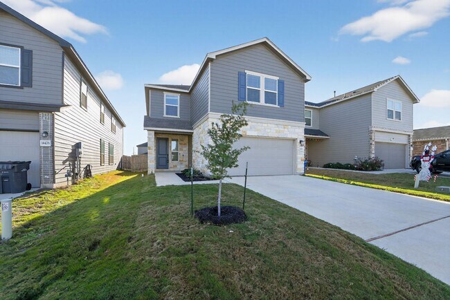 Foto del edificio - **Reduced Deposit!* Modern 3/2.5 Home with Open Living, Walk-In Showers & Private Backyard