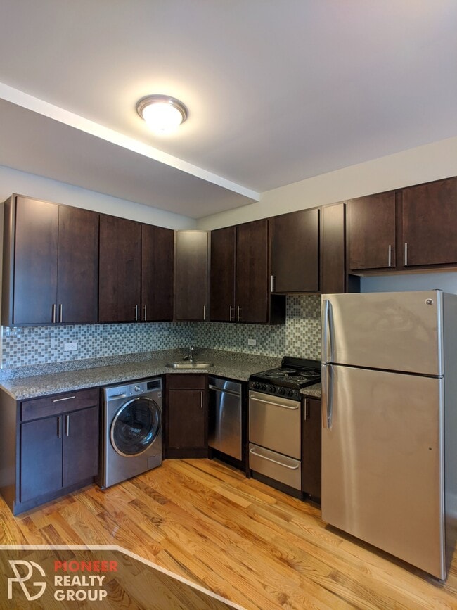 Building Photo - 2752 N Mildred Ave