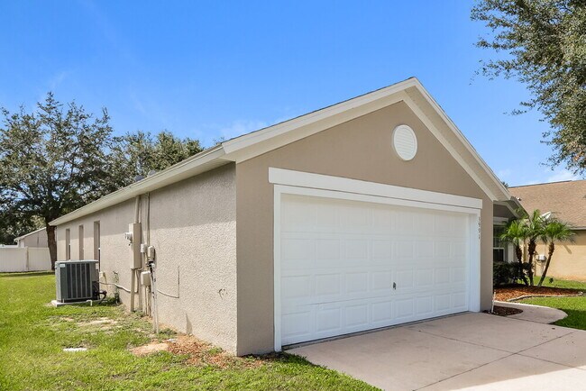 Building Photo - 3991 Hillingdon Rd