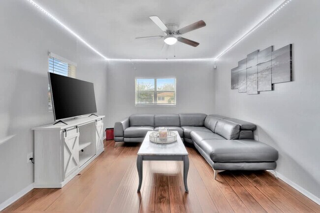 Foto del edificio - 1905 W St Louis St