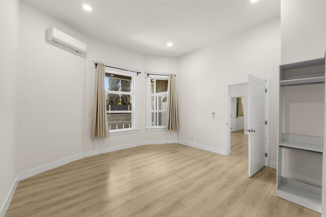 Foto del edificio - 1331-1333 S Park Ave