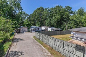 Building Photo - 436 E Pont Des Mouton Rd