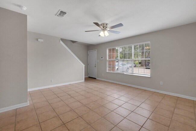 Foto del edificio - 859 W Brevard St
