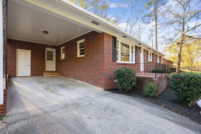 Foto del edificio - Remodeled 3 bedroom-2 bath Home Spartanburg