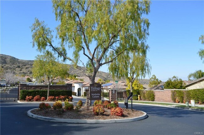 Building Photo - 24098 Boulder Oaks Dr