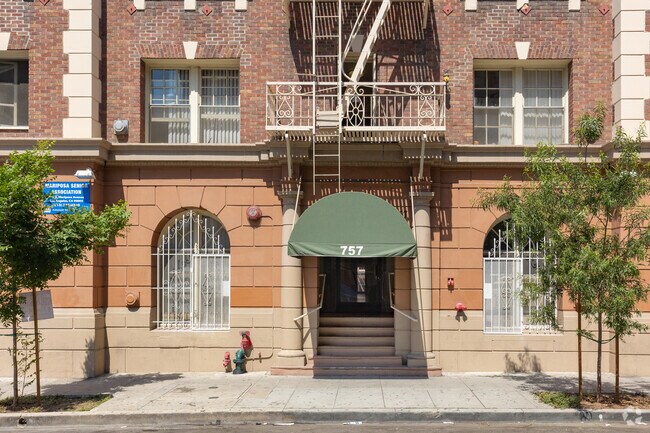 757 S Mariposa Ave Los Angeles, CA 90005-2063 - Lee Manor Apartments