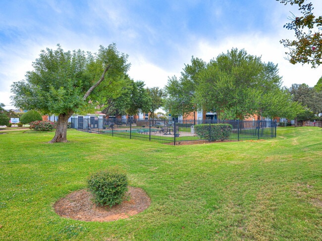 Building Photo - Bear Creek Villas