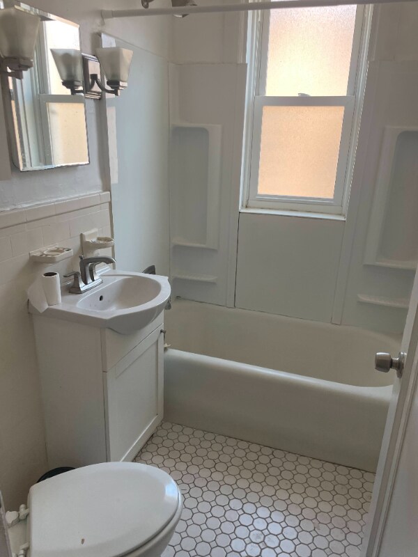 Foto del edificio - 7555 Byron Pl