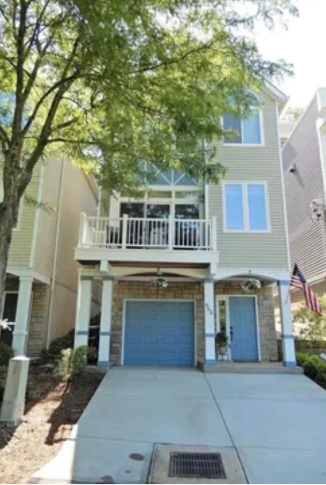 Building Photo - 560 Empress Ave