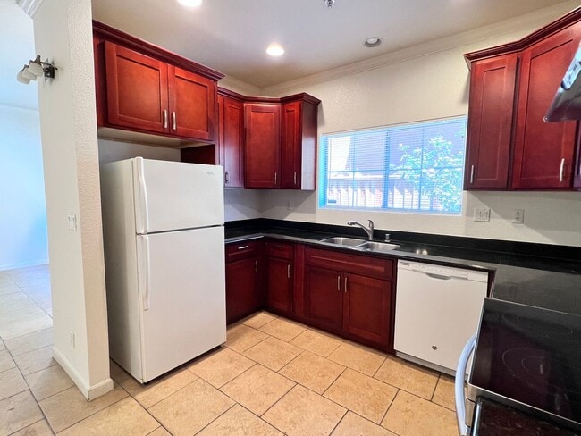 Building Photo - Newer Single Family Home in gated Union City