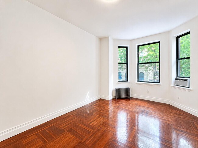 Building Photo - 611 W 137th St
