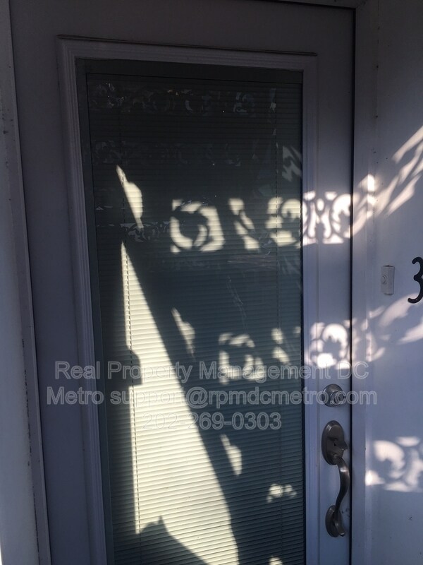 Foto del edificio - 2131 Newport Place NW Unit 3 (basement)