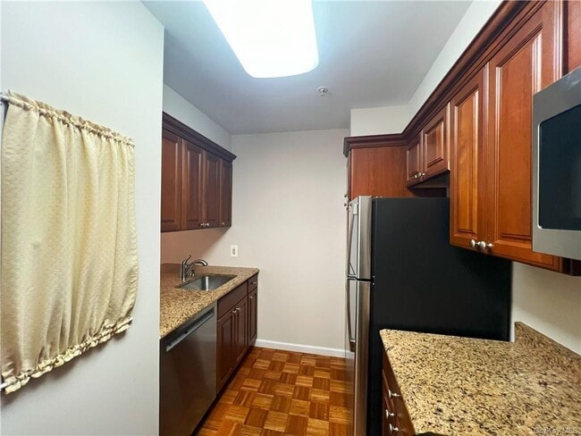 Building Photo - 305 Sutton Dr