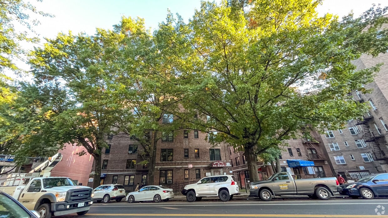 4211 Kissena Blvd, Flushing, NY 11355 Apartments in Flushing, NY