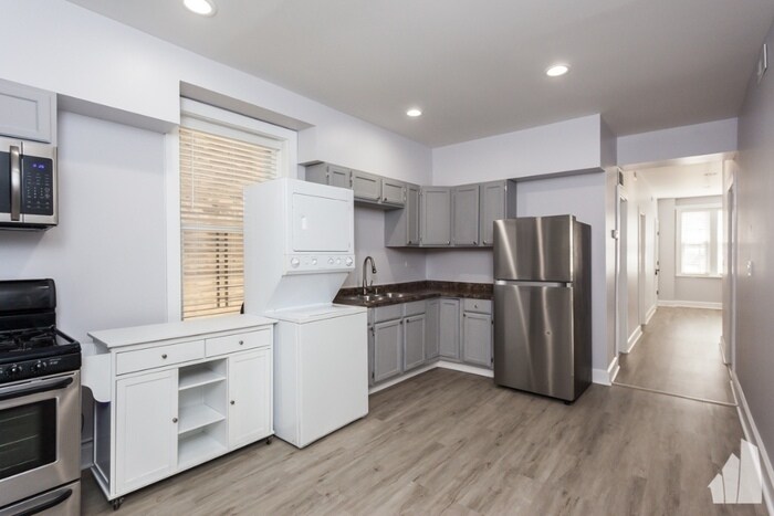 Primary Photo - 2023 W Homer St