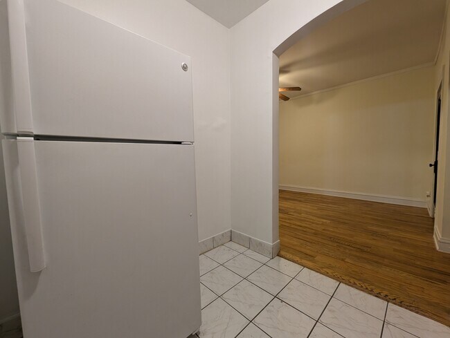 Foto del edificio - 4851 N Damen Ave