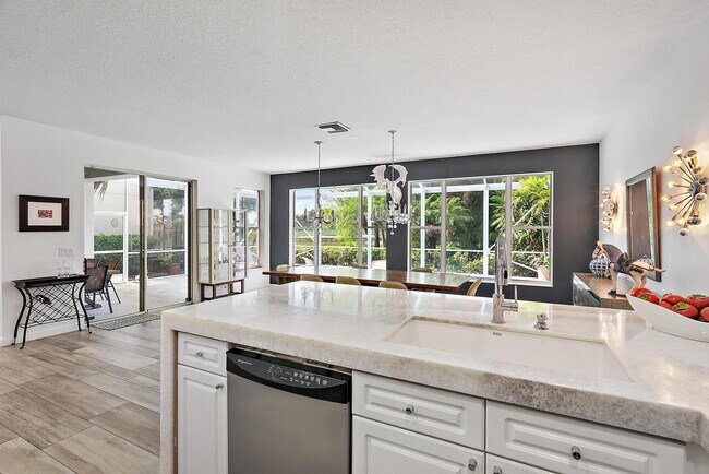 Foto del edificio - 8208 Heritage Club Dr