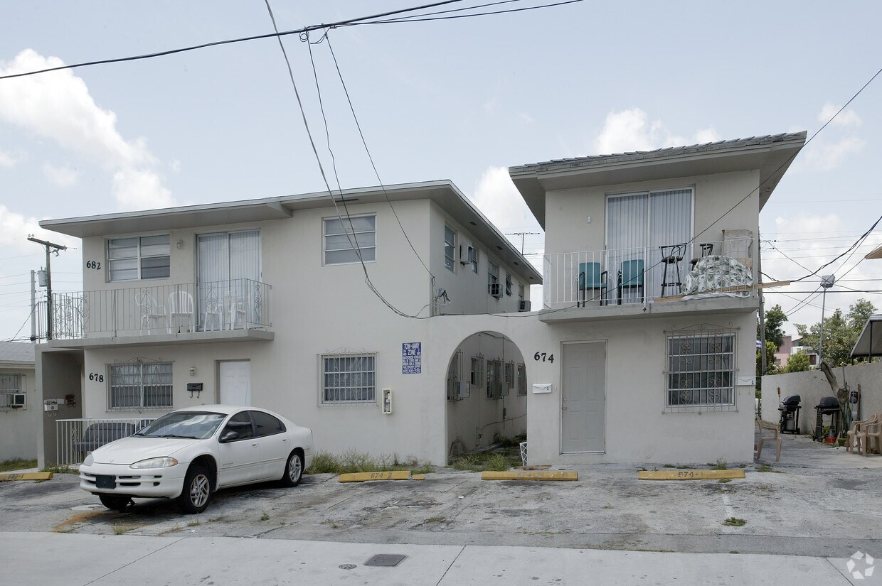 Foto principal - 678-682 Park Dr
