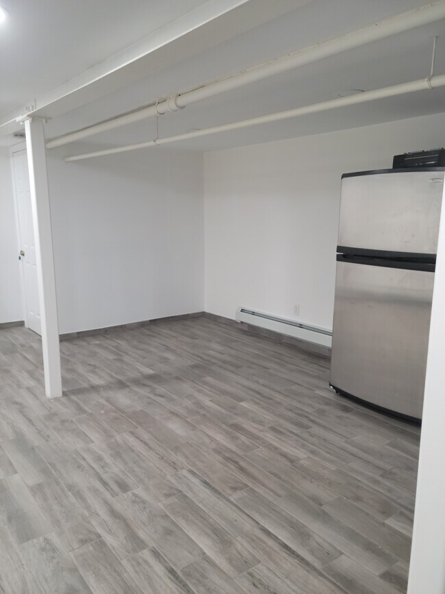 Foto del edificio - 528 Snediker Ave