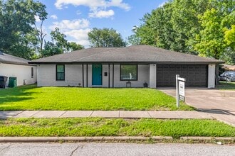 Building Photo - 5651 Ludington Dr