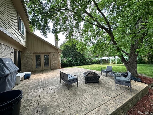 Building Photo - 3008 Primrose Dr