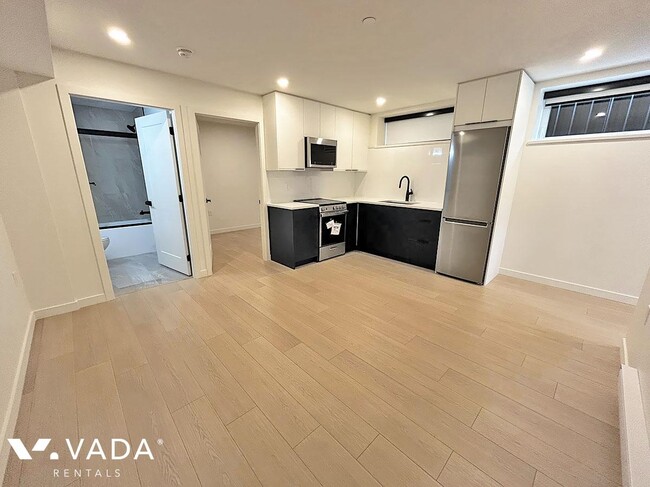 Photo du bâtiment - Sunset Lower Level Rental Suite 2-7962 Inv...