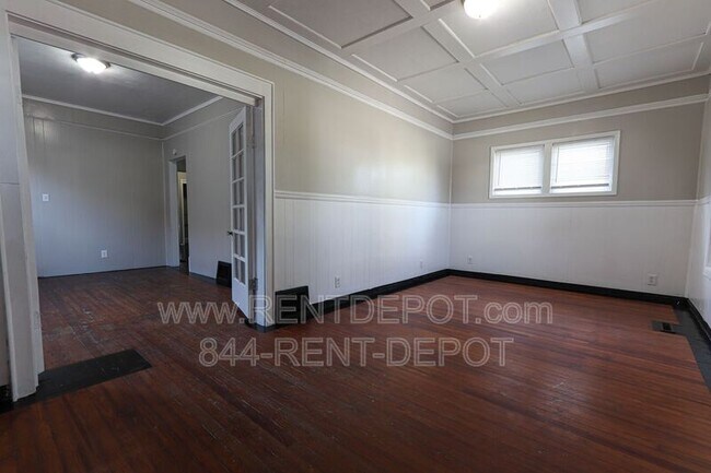 Building Photo - 21 E Tennessee St