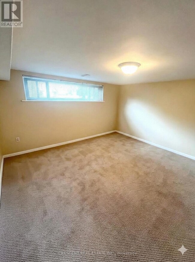 Building Photo - 35 Laburnham Ave