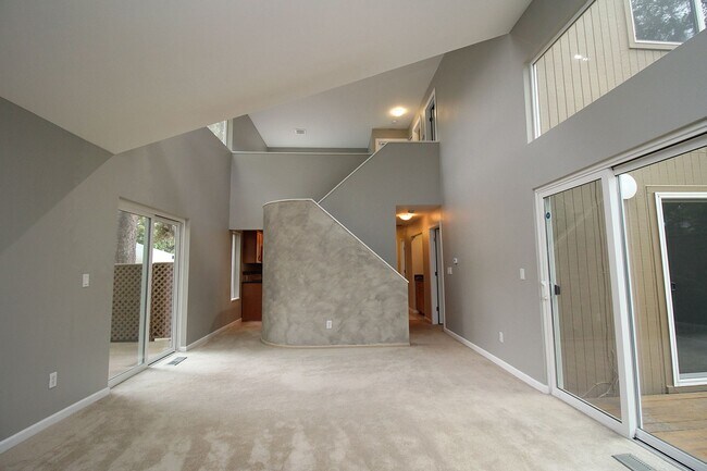 Foto del edificio - 17638 NW Shorewood Dr