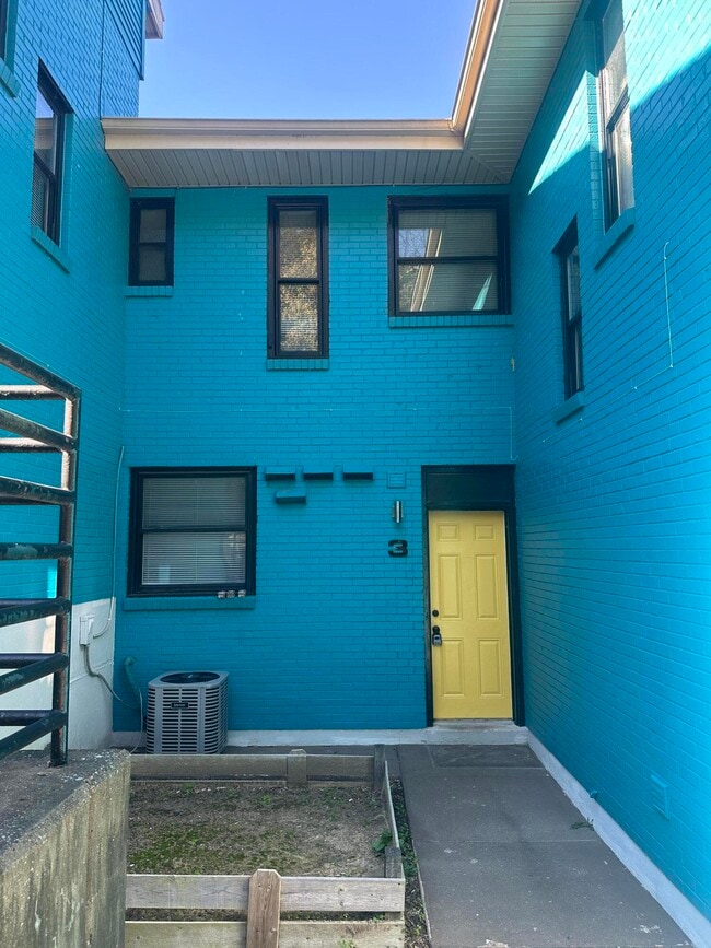 Building Photo - 713 Wilkinson Blvd