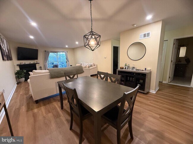 Foto del edificio - 180 Valley Stream Cir