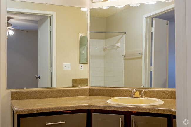 2BR,2BA - Legacy at Festival