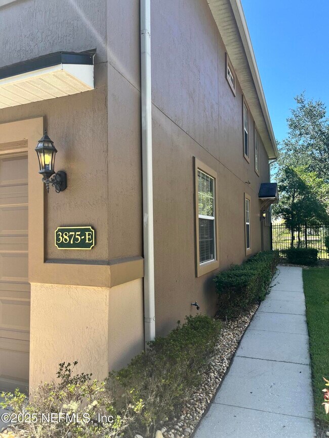 Foto del edificio - 3875 Buckthorne Dr