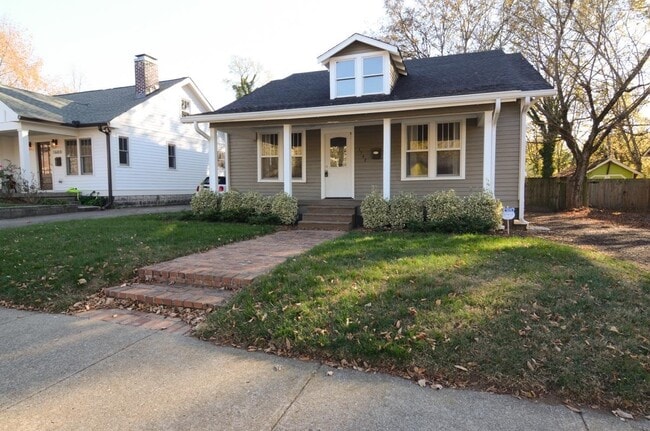 Building Photo - 1542 Douglas Ave