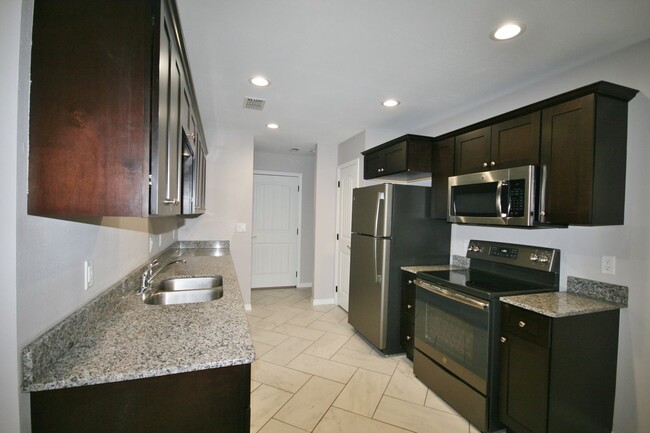 Foto del edificio - 2624 E 14th St